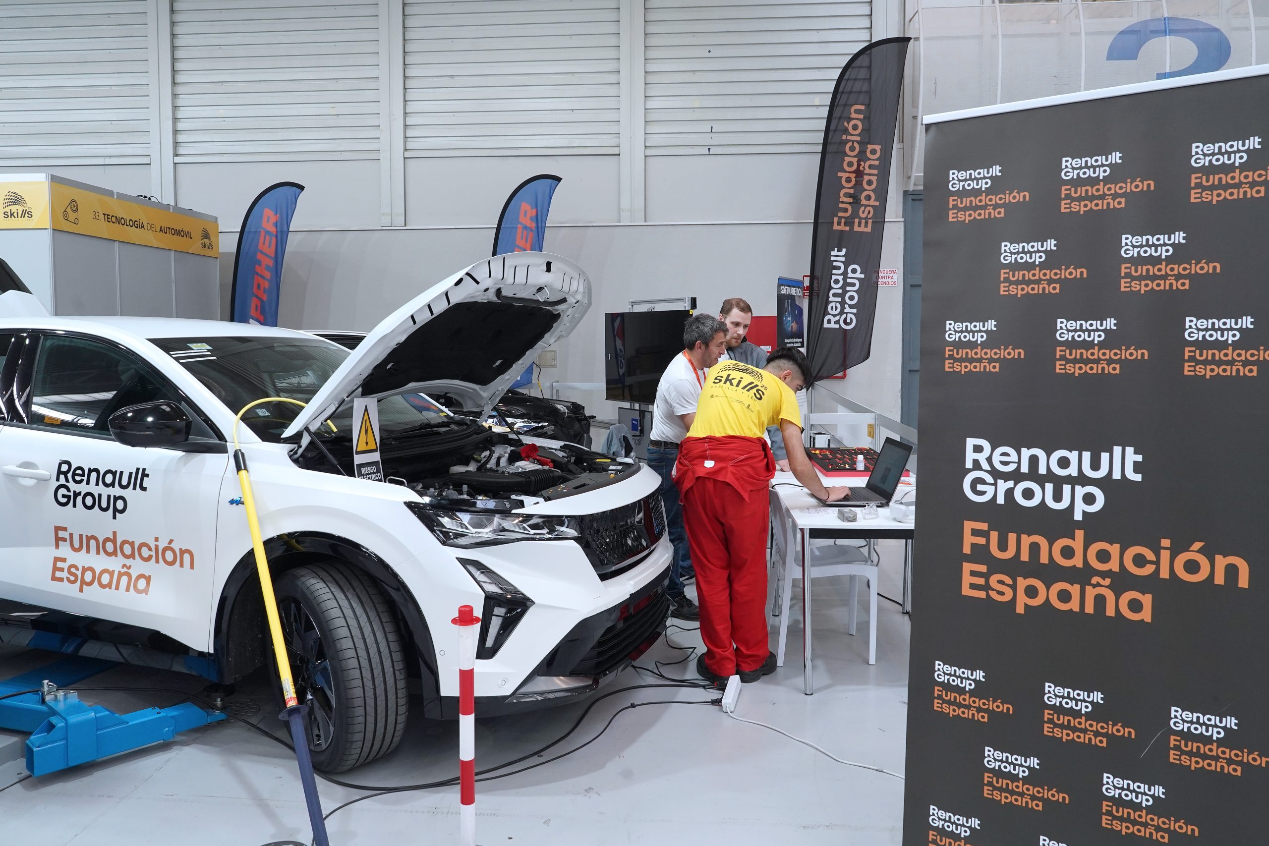 La Fundación Renault Group España contribuye a la inserción laboral de 10.000 alumnos con más de 250 donaciones en el curso escolar 2024/2025